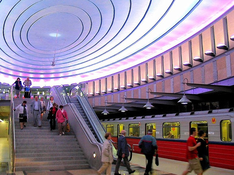 красивая станция метро в варшаве
